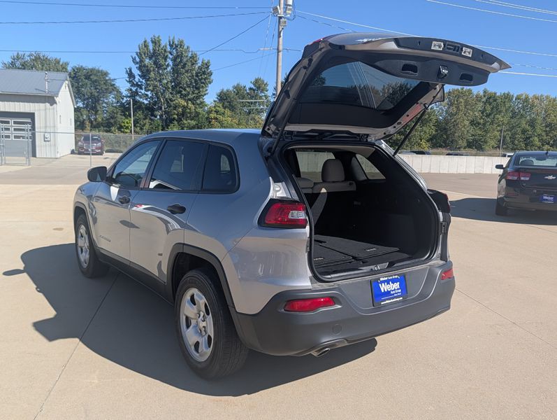 2016 Jeep Cherokee Image 10