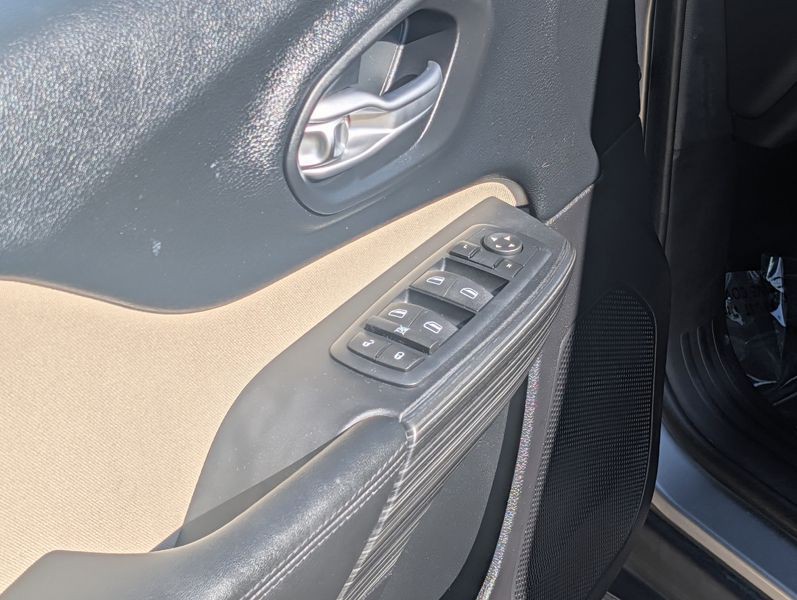 2016 Jeep Cherokee Image 14