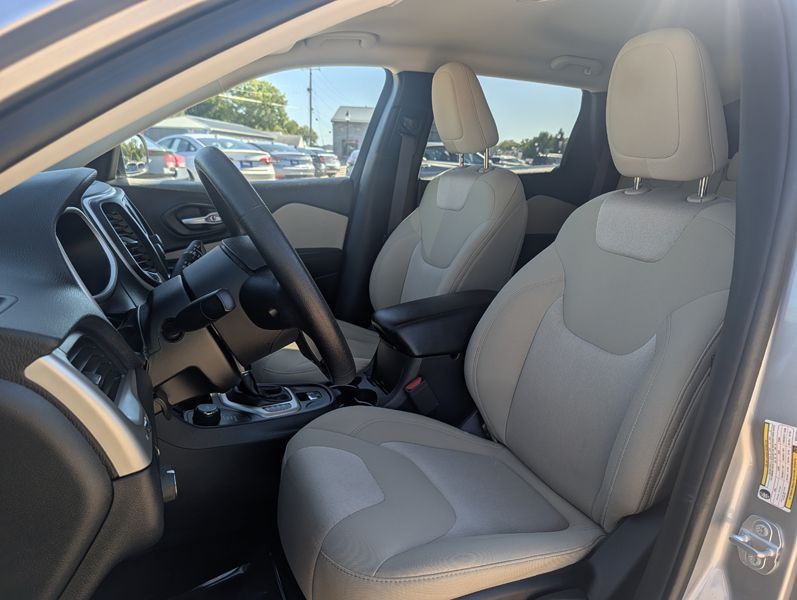 2016 Jeep Cherokee Image 16
