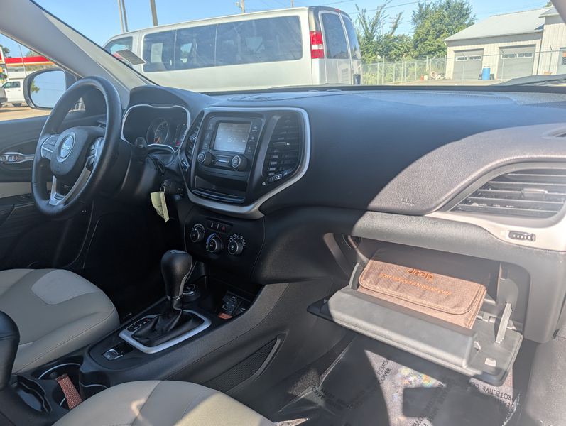 2016 Jeep Cherokee Image 18