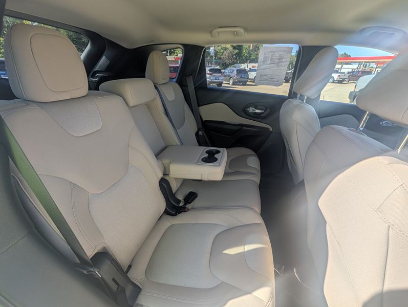 2016 Jeep Cherokee Image 21
