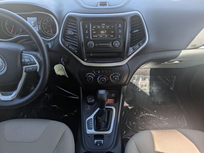 2016 Jeep Cherokee Image 24