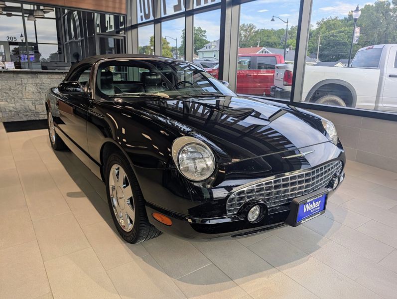 2002 Ford Thunderbird Image 3