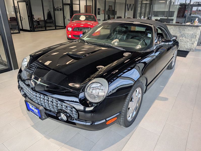 2002 Ford Thunderbird Image 4