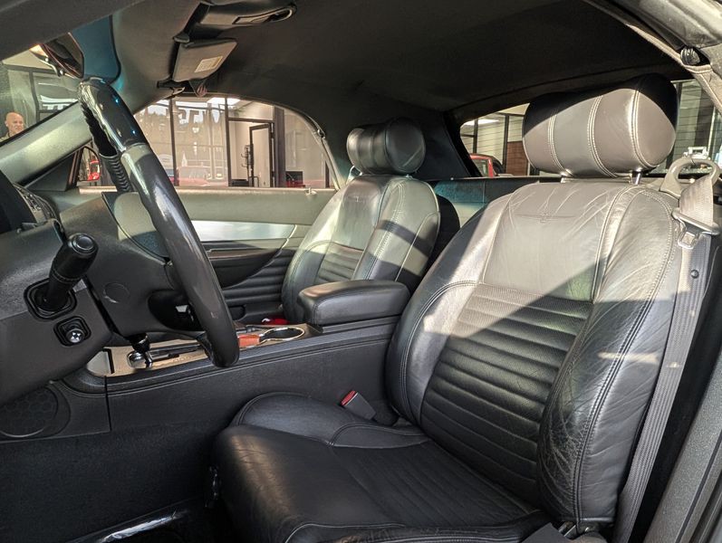 2002 Ford Thunderbird Image 13
