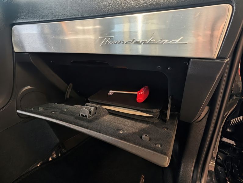 2002 Ford Thunderbird Image 16