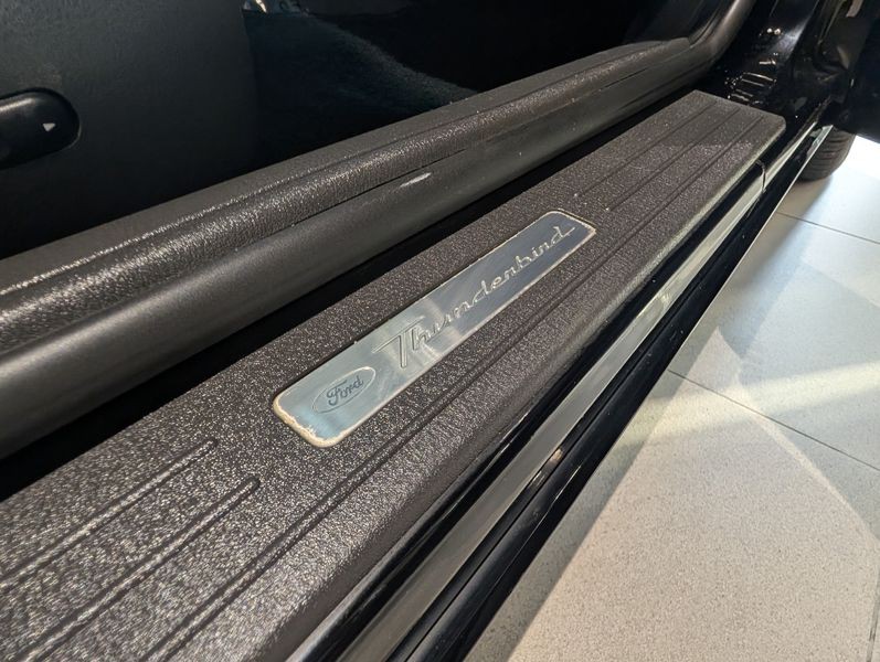 2002 Ford Thunderbird Image 17