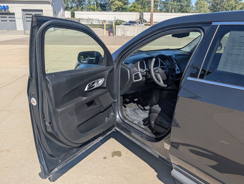 2017 Chevrolet Equinox Image 12
