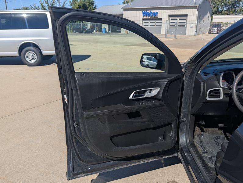 2017 Chevrolet Equinox Image 13
