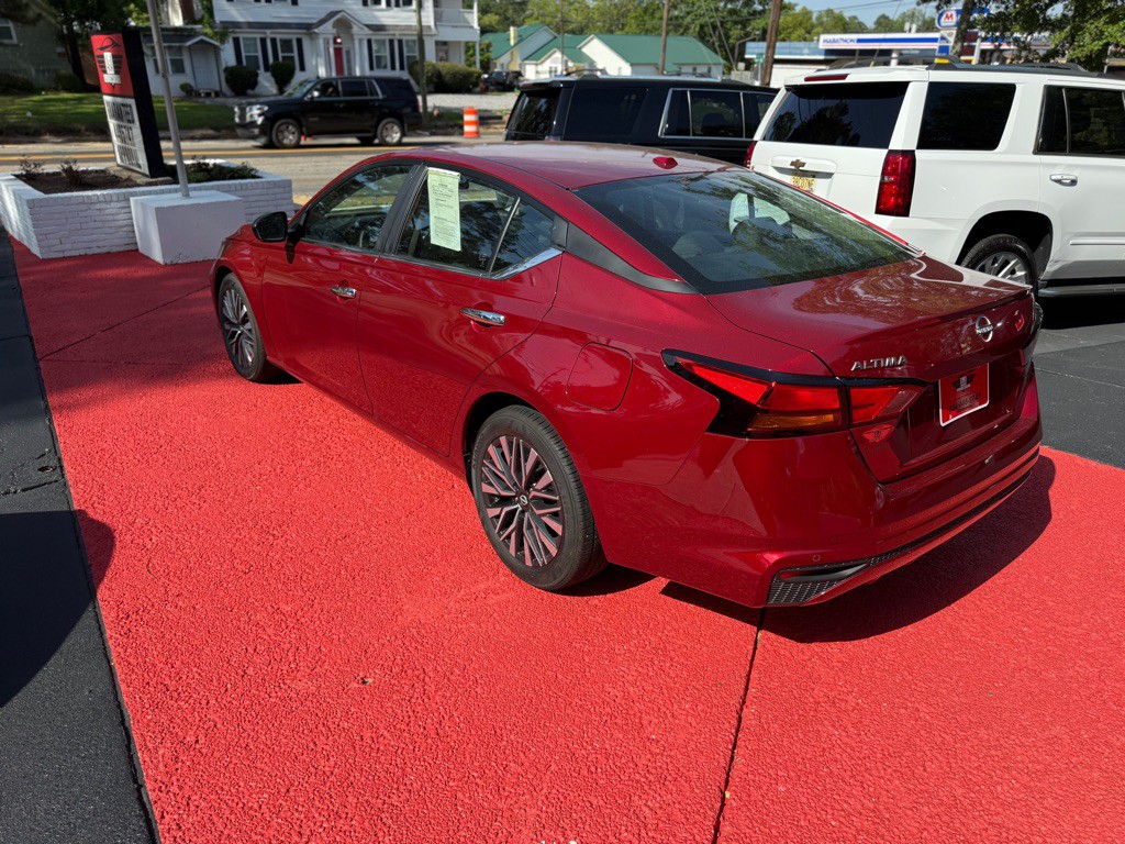 2025 Nissan Altima Image 5