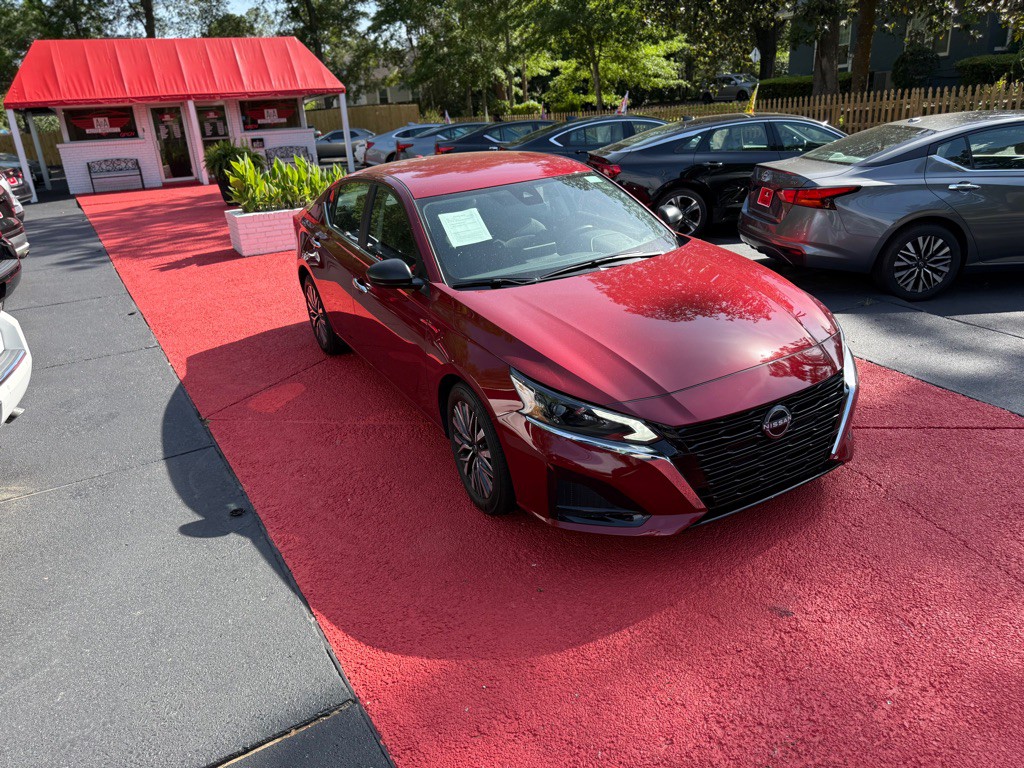 2025 Nissan Altima Image 8