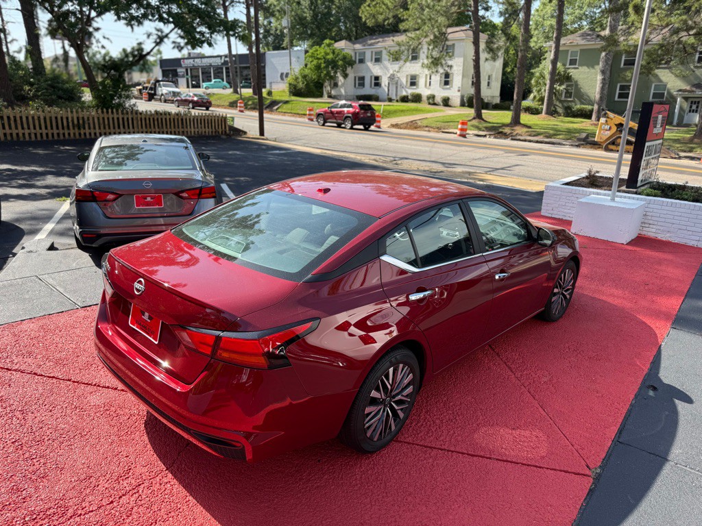 2025 Nissan Altima Image 10