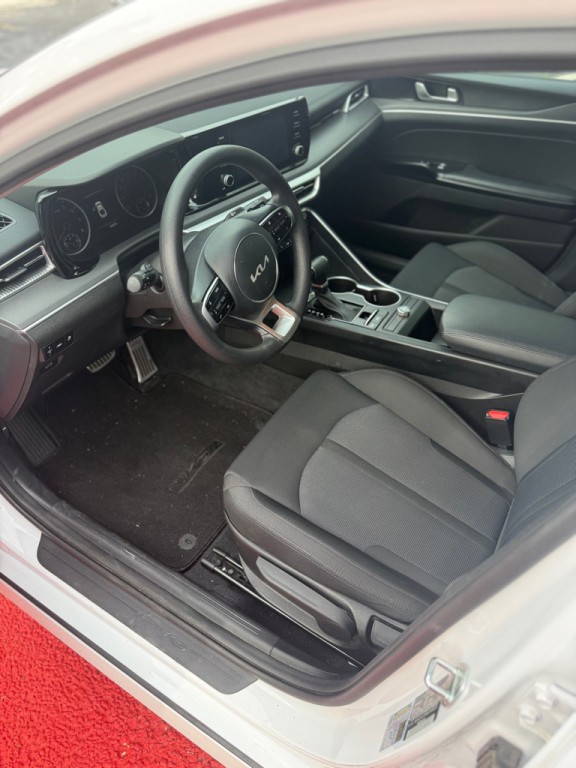 2022 Kia K5 Image 8