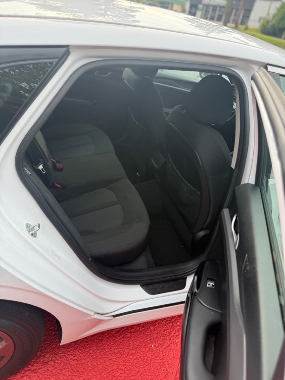 2022 Kia K5 Image 10