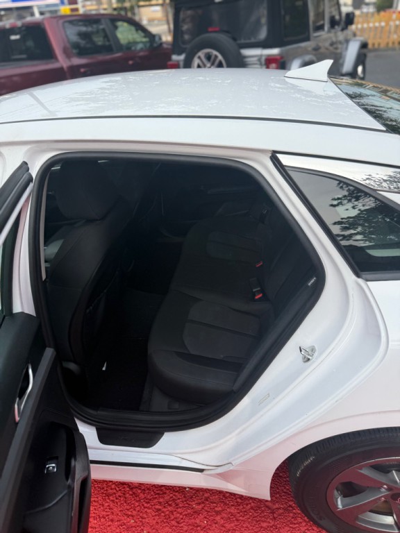 2022 Kia K5 Image 11