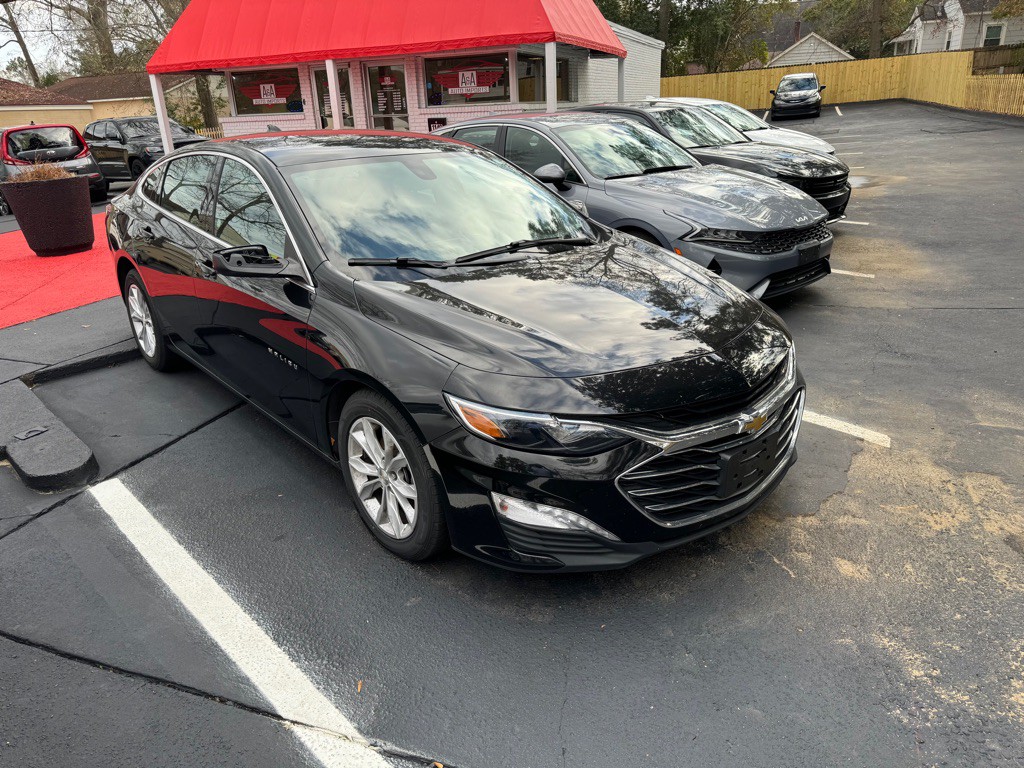 2022 Chevrolet Malibu Image 2