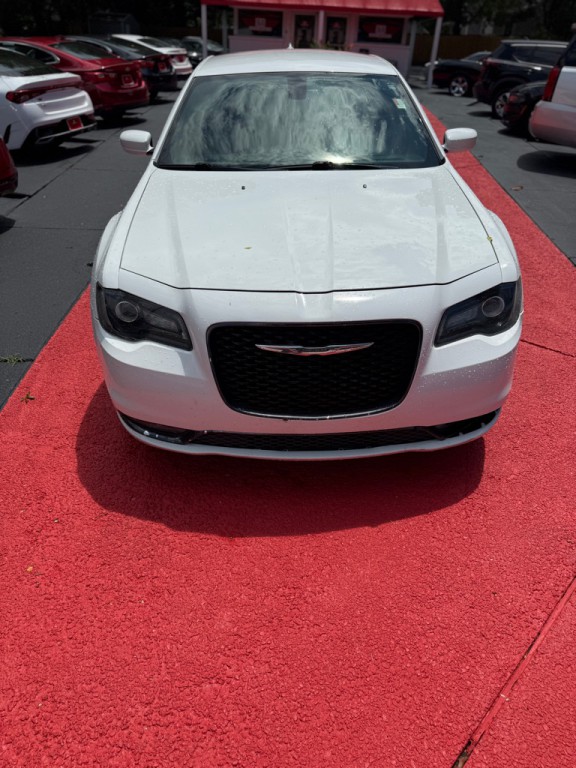 2019 Chrysler 300 Image 3