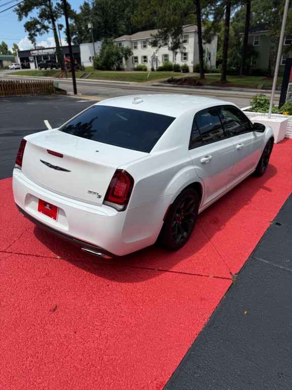 2019 Chrysler 300 Image 4