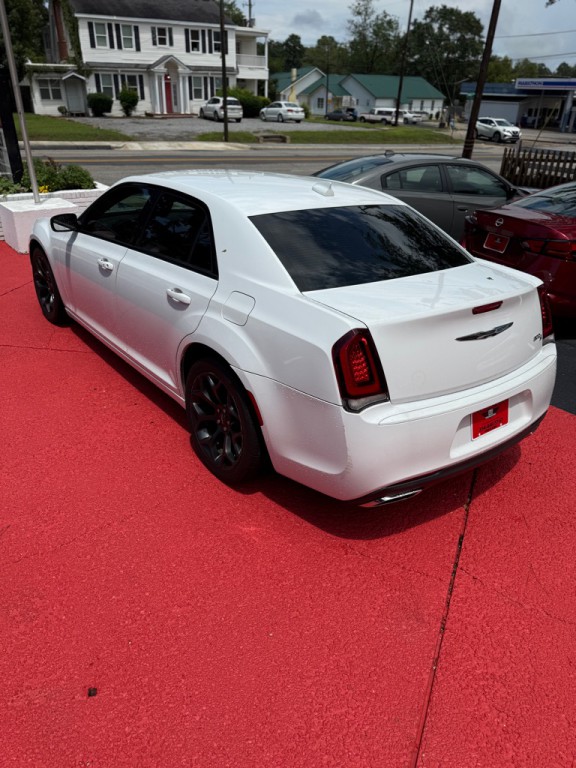 2019 Chrysler 300 Image 5