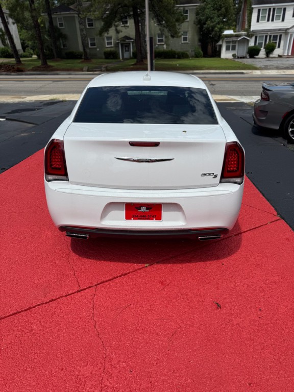 2019 Chrysler 300 Image 6