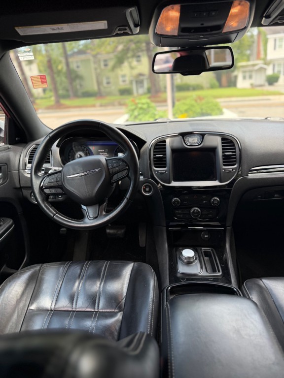 2019 Chrysler 300 Image 7