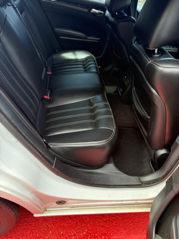 2019 Chrysler 300 Image 9