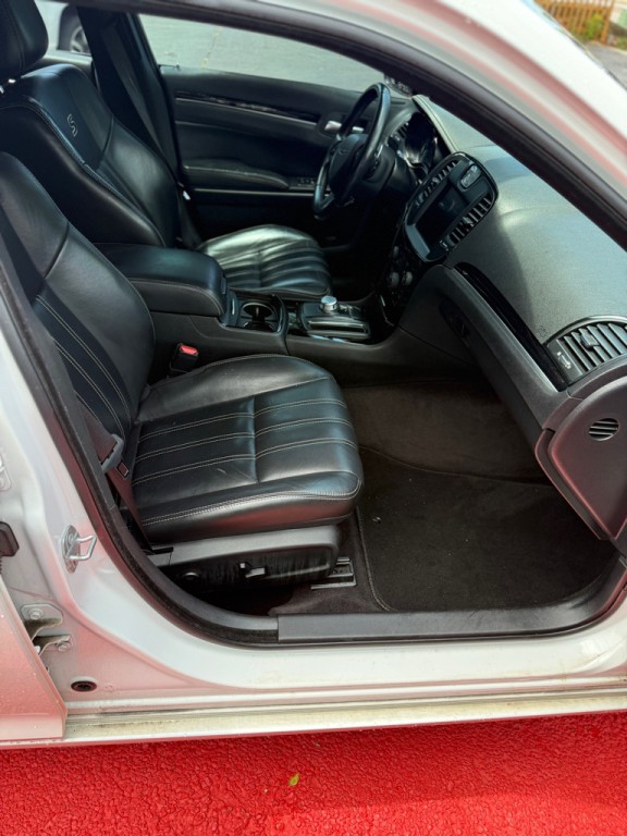 2019 Chrysler 300 Image 11