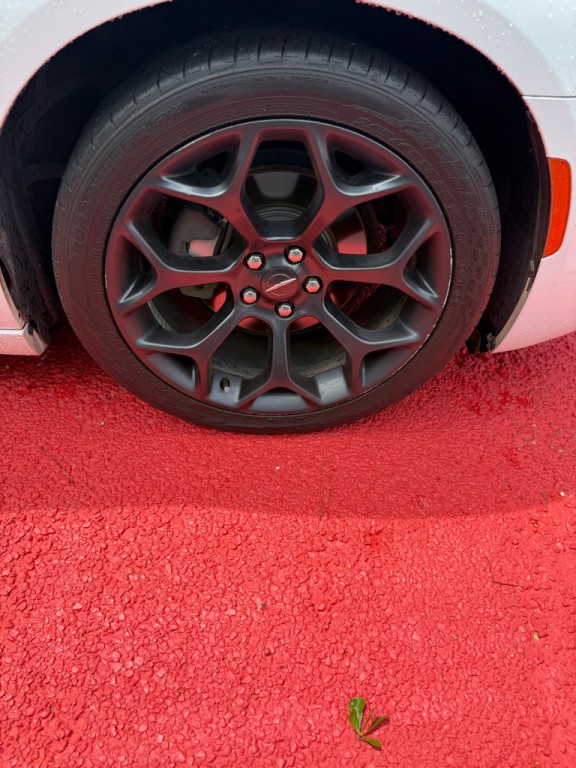 2019 Chrysler 300 Image 13