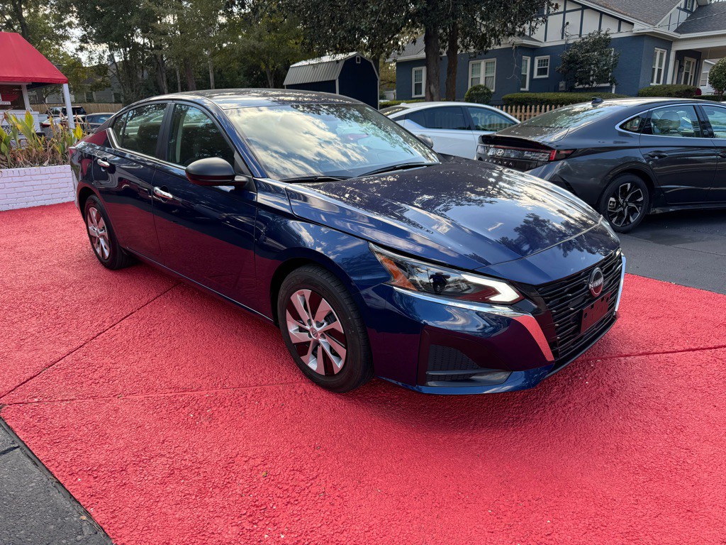 2024 Nissan Altima Image 2