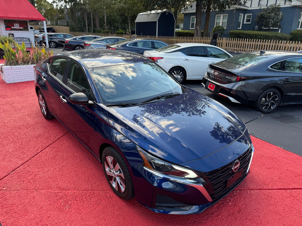 2024 Nissan Altima Image 10