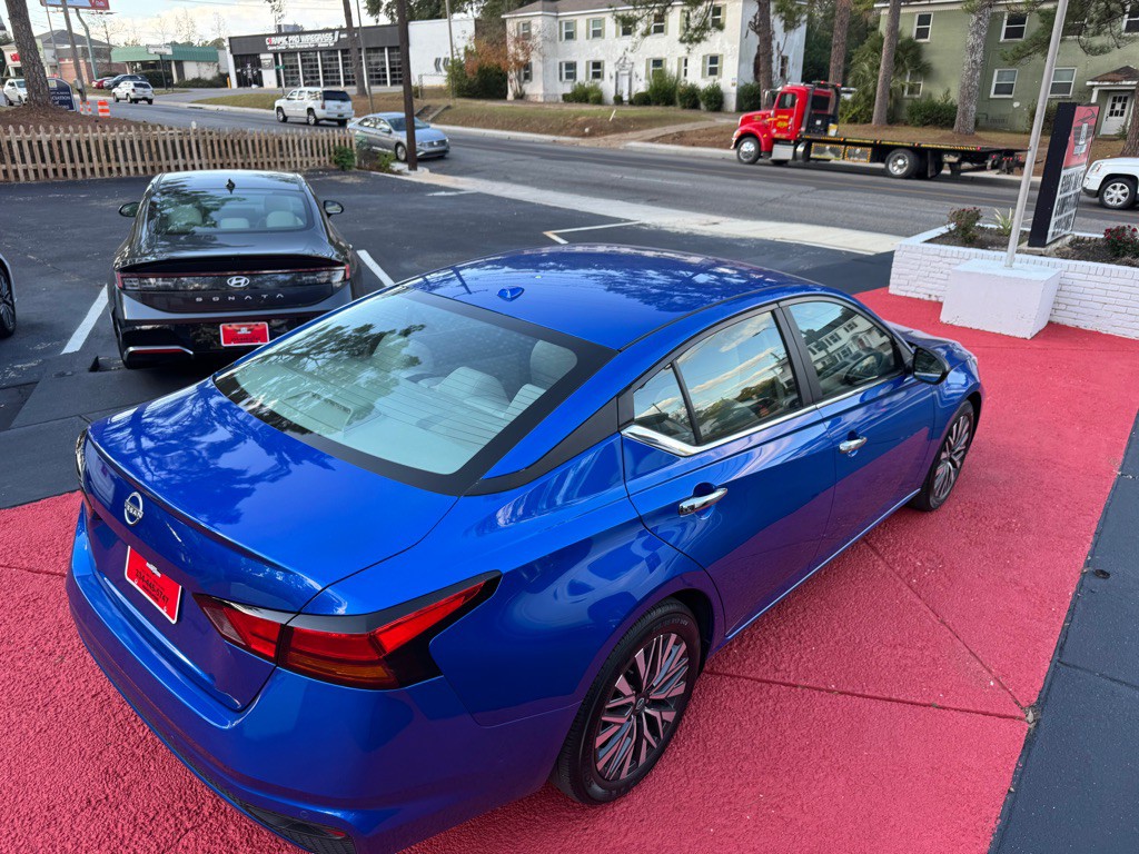 2025 Nissan Altima Image 10