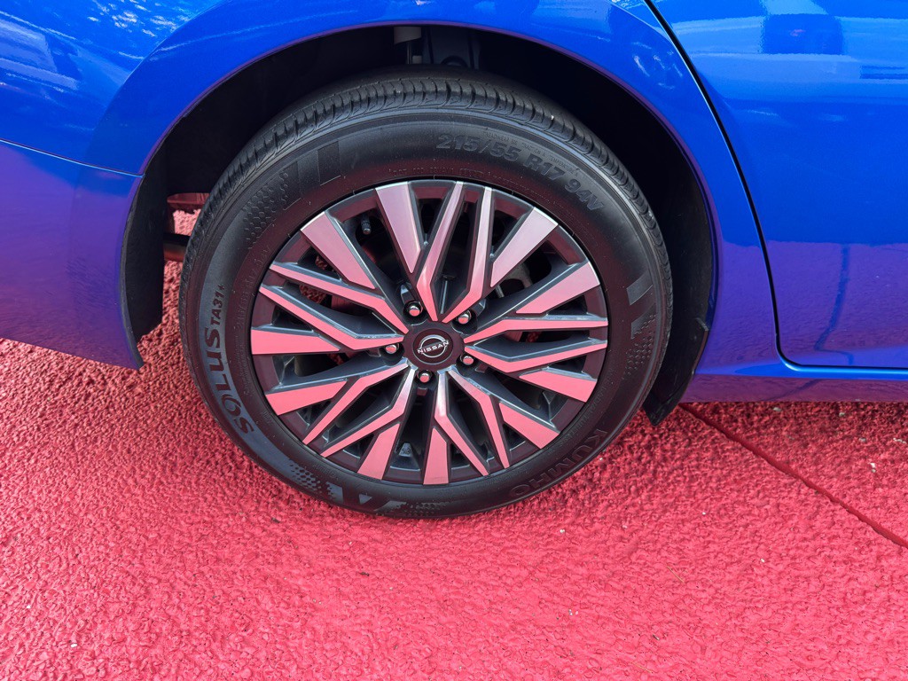 2025 Nissan Altima Image 17