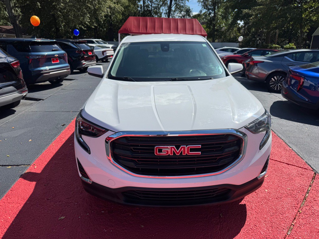 2020 GMC Terrain Image 2