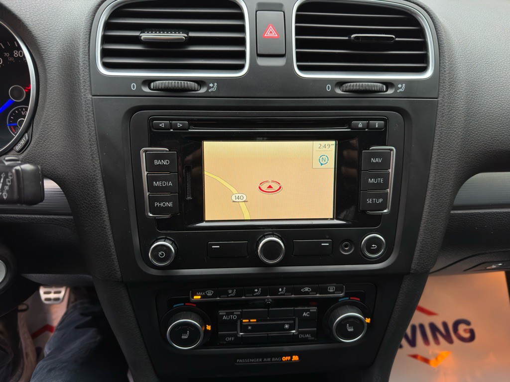 2012 Volkswagen Golf Image 11