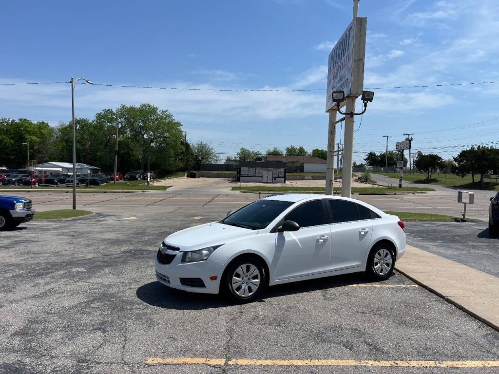 2012 Chevrolet Cruze Image 1