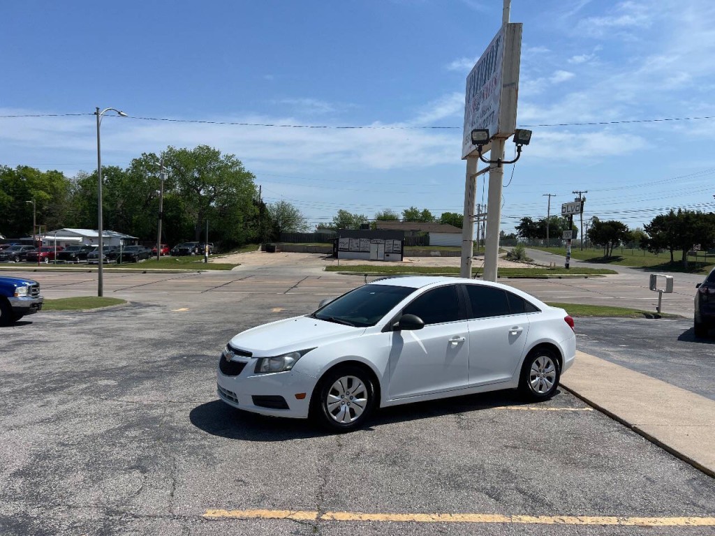 2012 Chevrolet Cruze Image 2