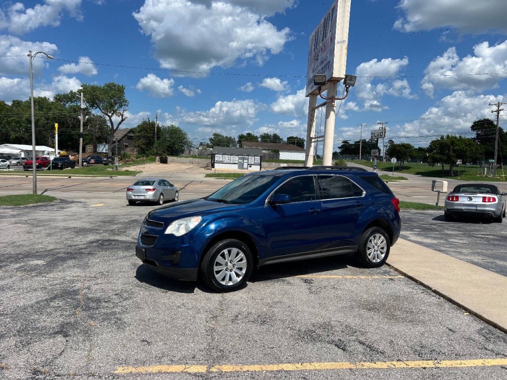 2010 Chevrolet Equinox Image 2