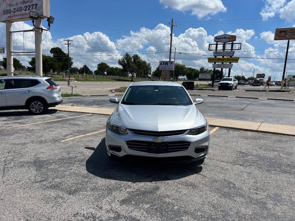 2017 Chevrolet Malibu Image 8
