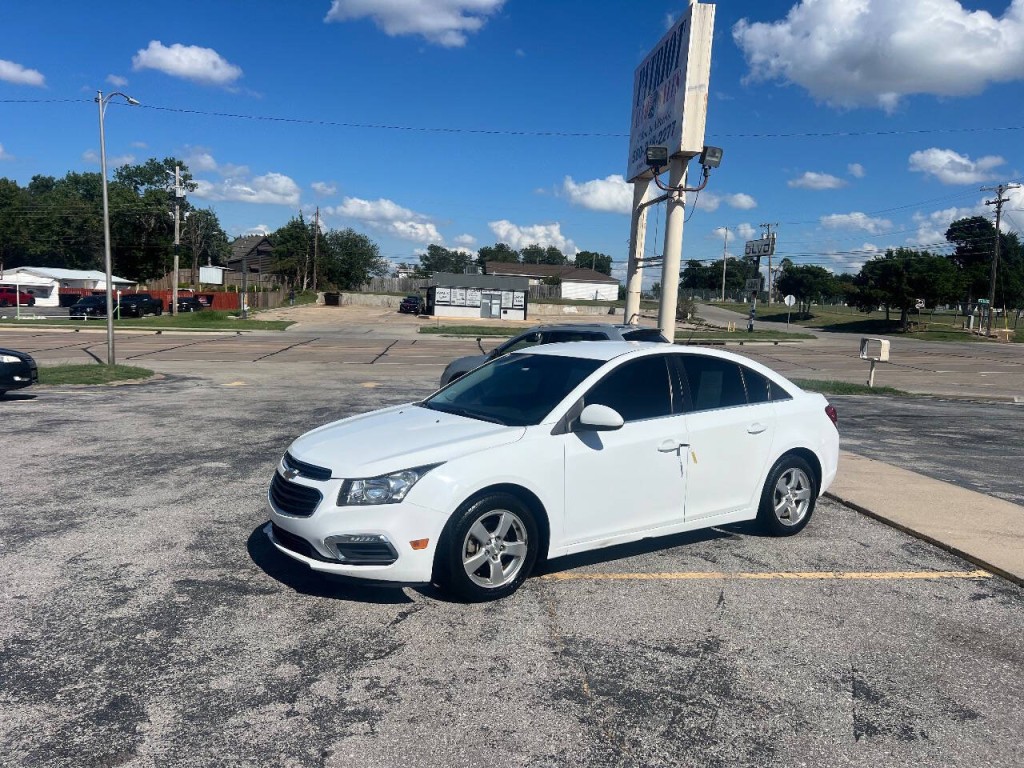 2016 Chevrolet Cruze Image 2