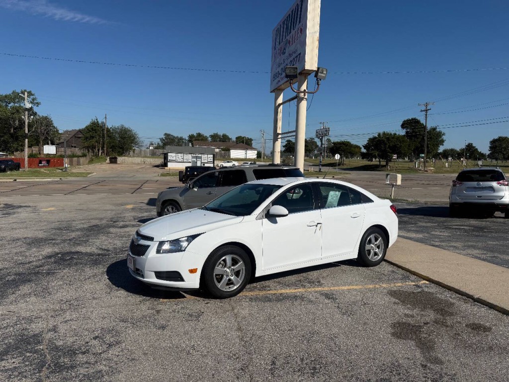 2014 Chevrolet Cruze Image 2