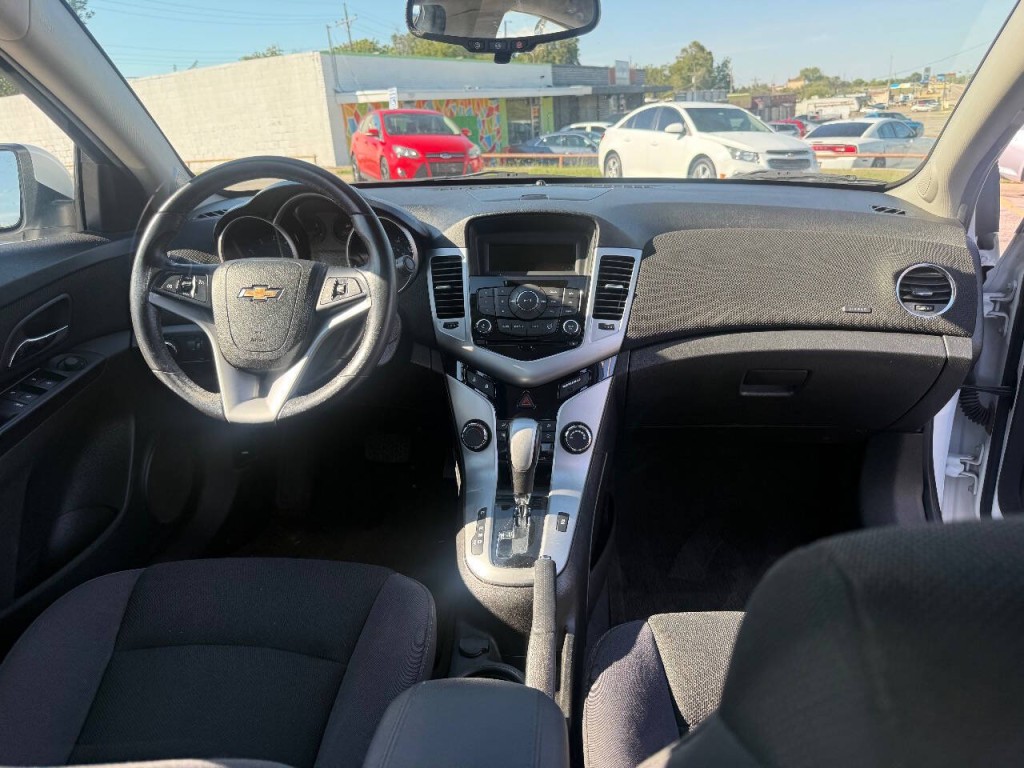 2014 Chevrolet Cruze Image 12