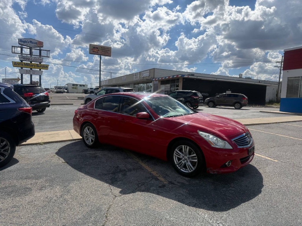 2012 INFINITI G37 Image 8
