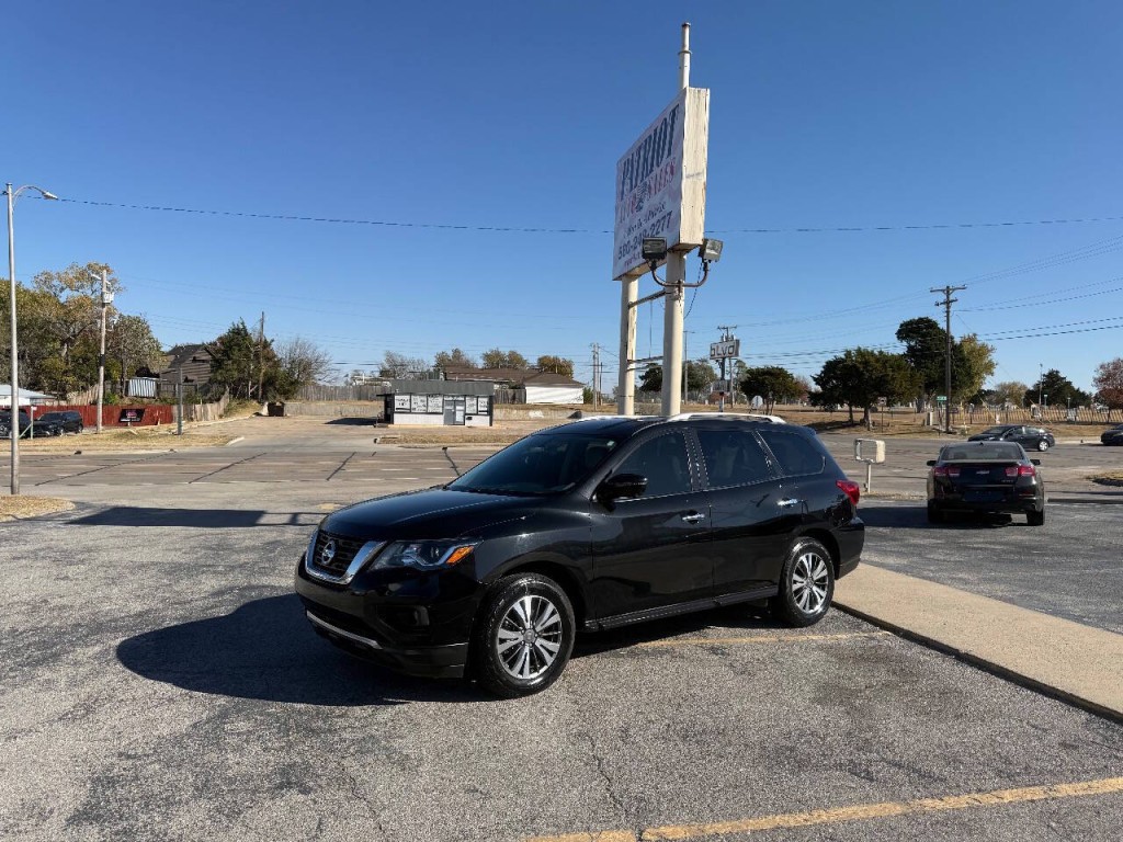 2018 Nissan Pathfinder Image 2