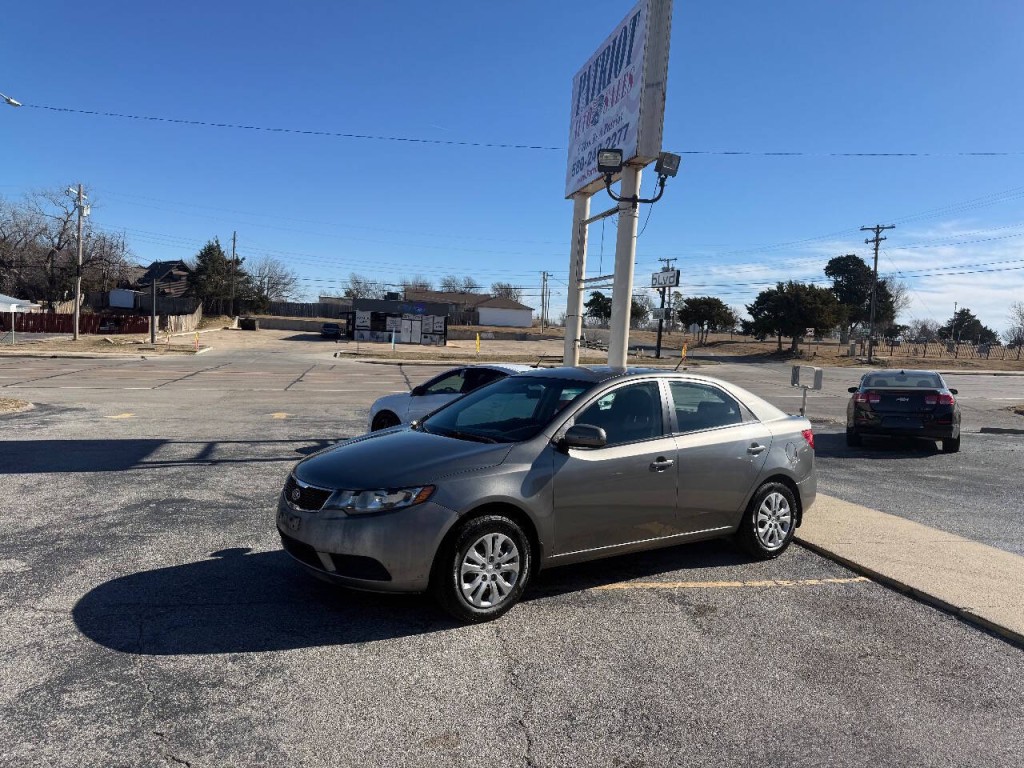 2011 Kia Forte Image 2