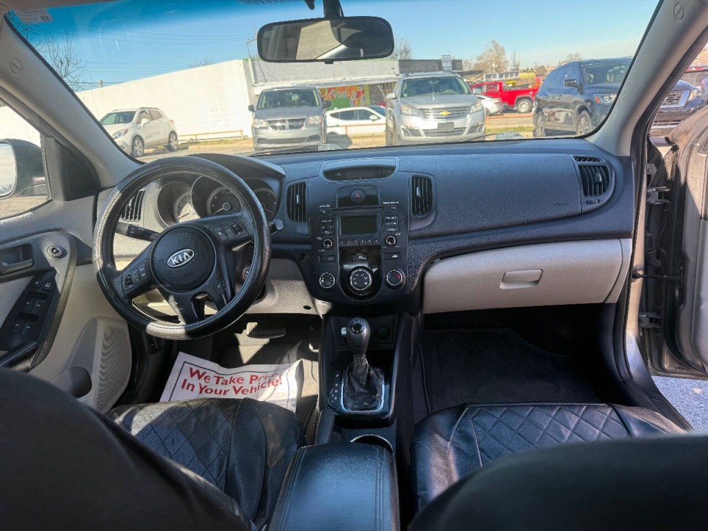 2011 Kia Forte Image 12