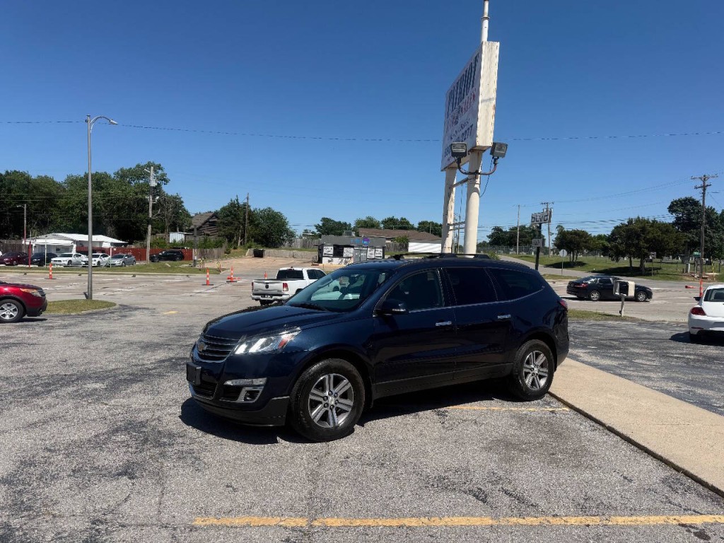 2017 Chevrolet Traverse Image 2