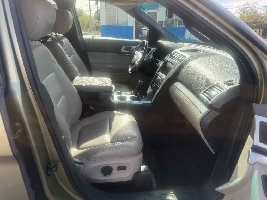 2012 Ford Explorer Image 11