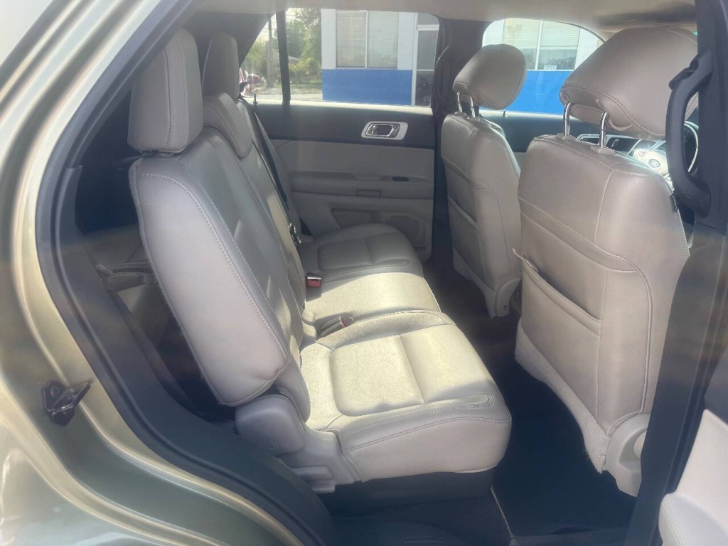 2012 Ford Explorer Image 12