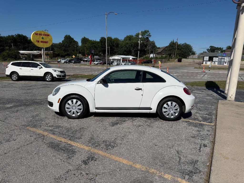 2012 Volkswagen Beetle Image 3