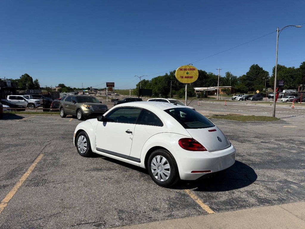 2012 Volkswagen Beetle Image 4